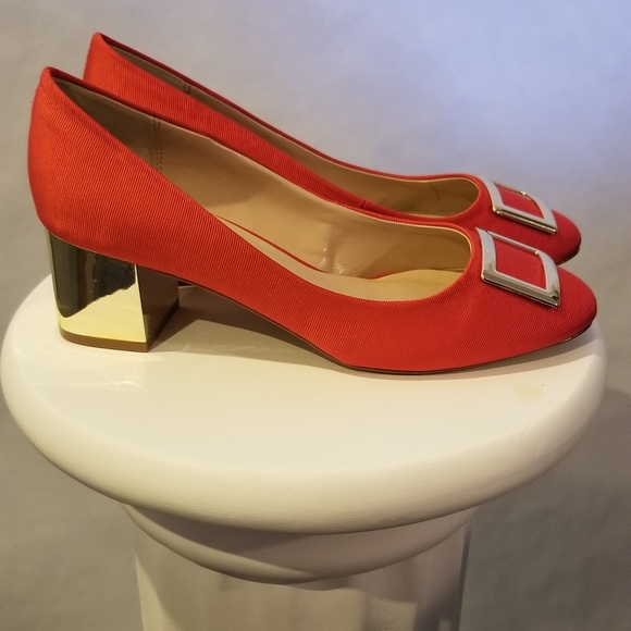 Red Fabric Low Heel Pumps - Picture 2 of 6